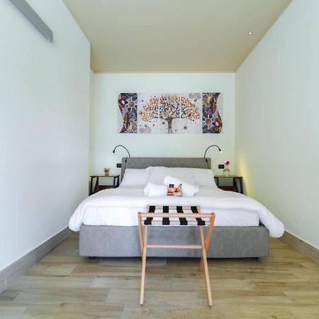 Paradise Suite Latina Exterior photo