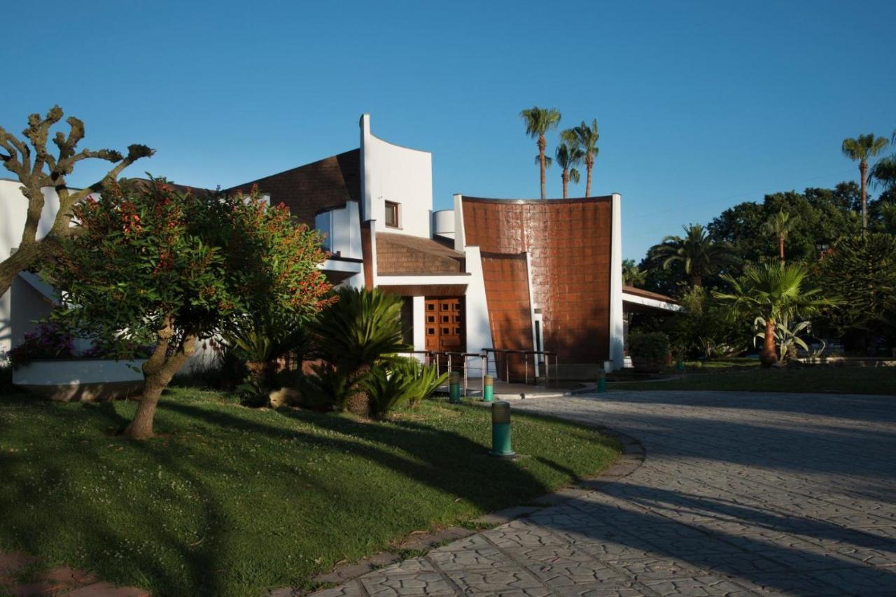 Paradise Suite Latina Exterior photo