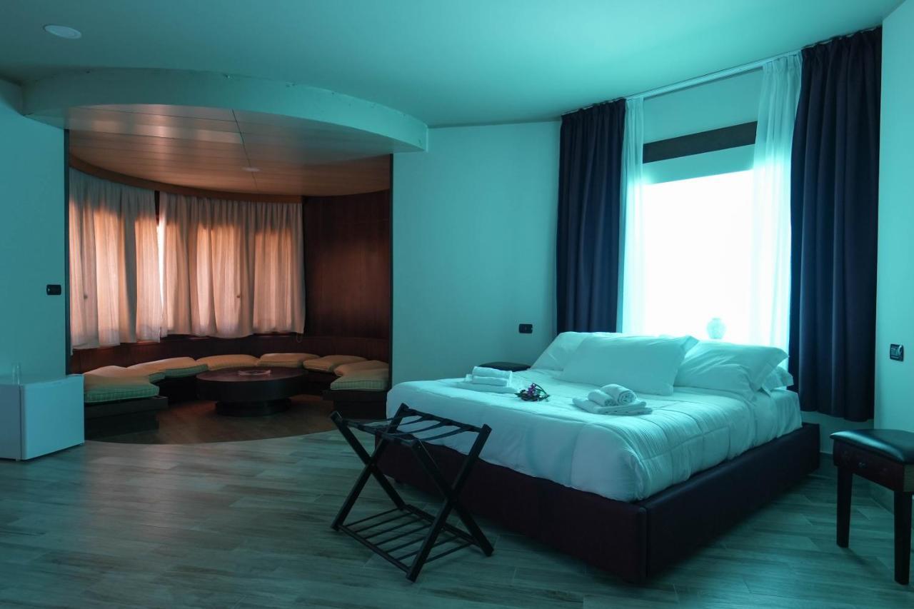 Paradise Suite Latina Exterior photo