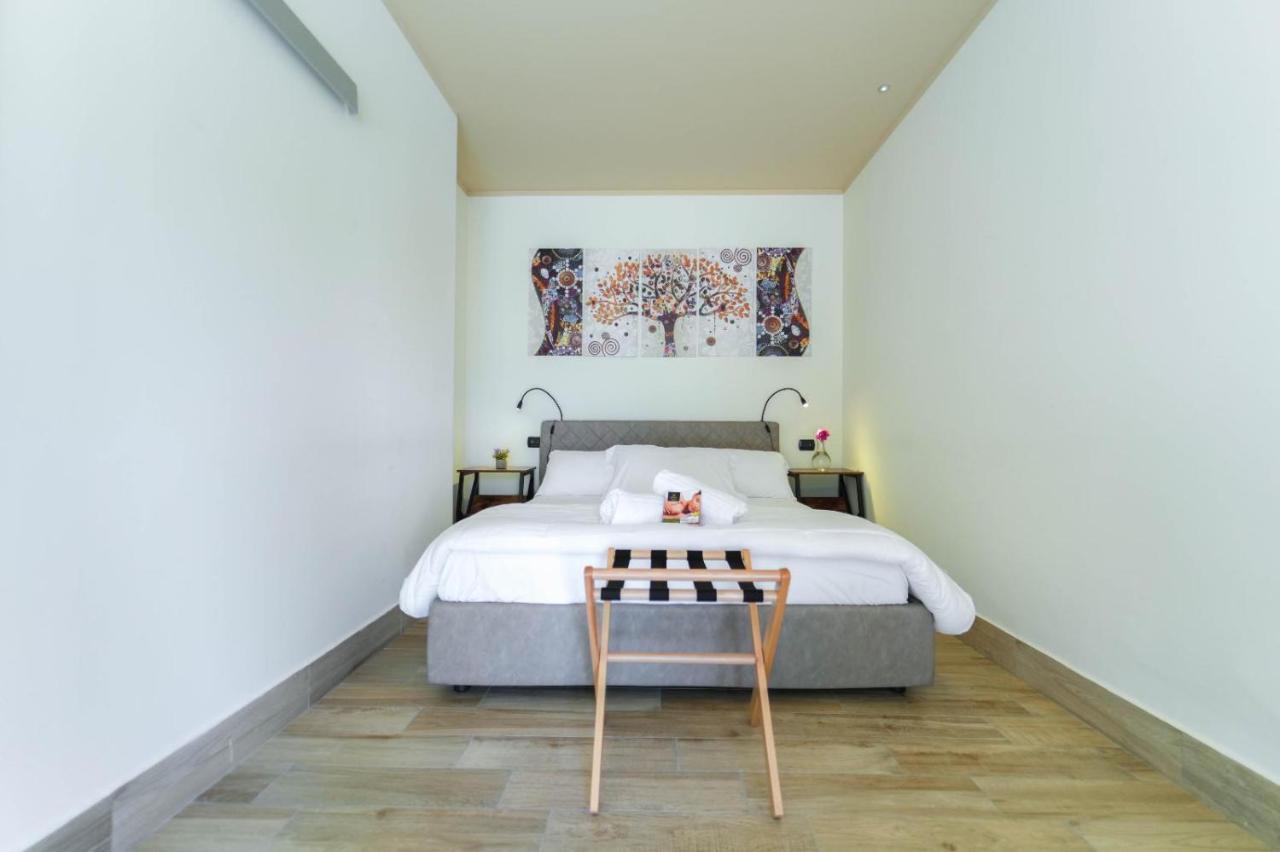 Paradise Suite Latina Exterior photo
