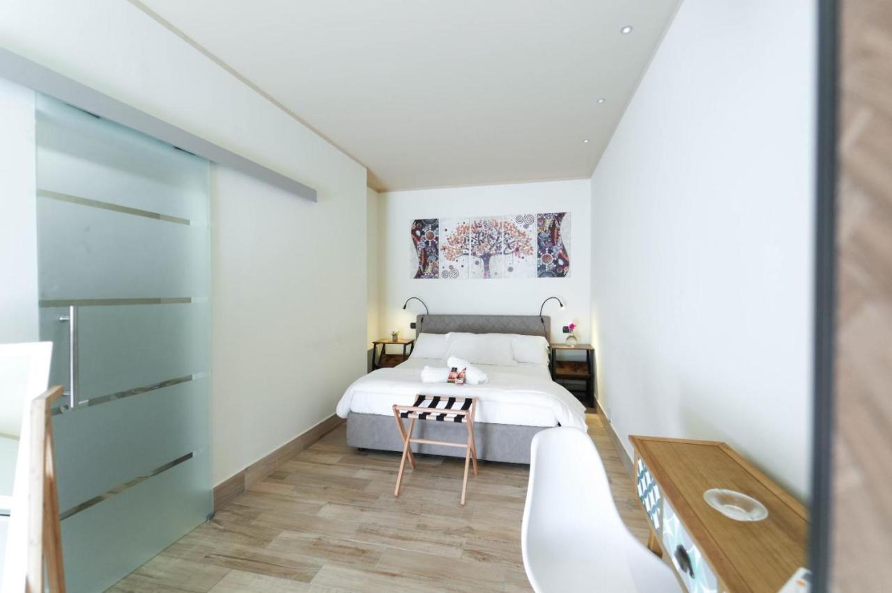 Paradise Suite Latina Exterior photo